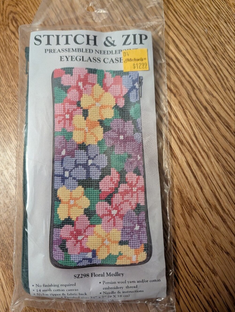 New Stitch & Zip Preassembled Needlepoint Eyeglass Case Kit SZ298 Floral Melody